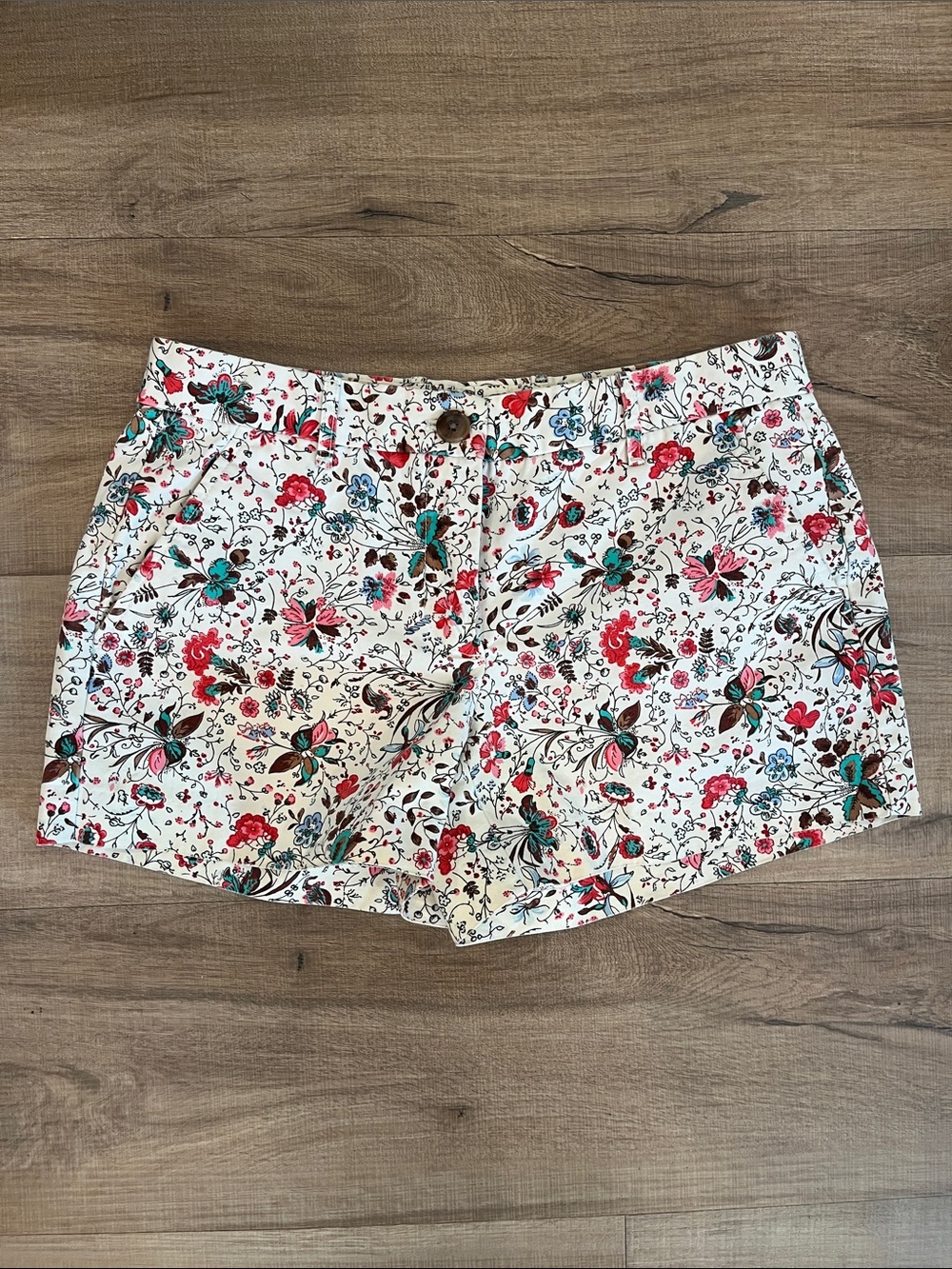 GAP White Floral Print Shorts Size 00